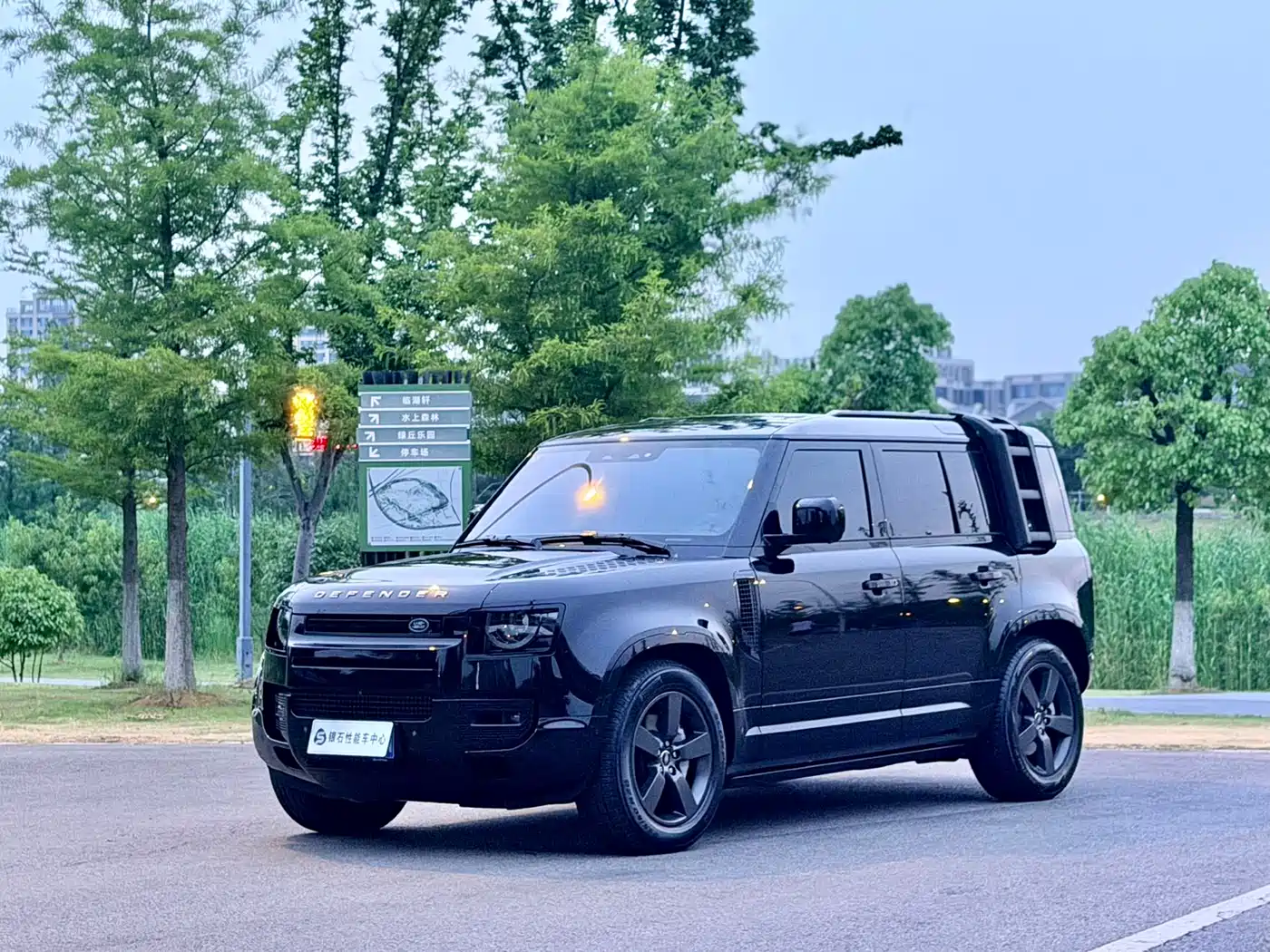 Land Rover Defender 2025 110 3.0T P400 -Dynamic HSE
