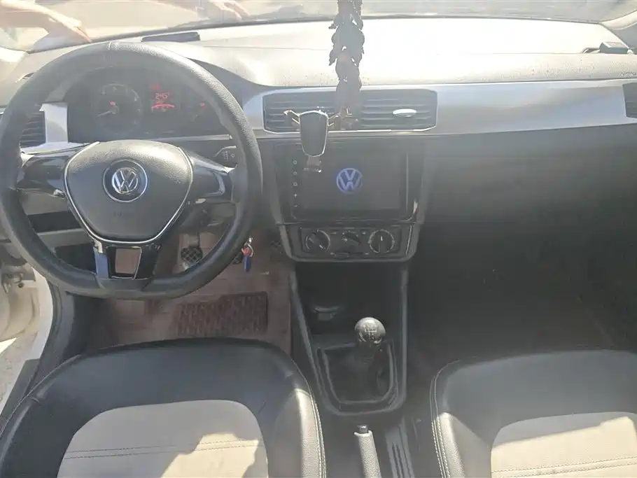 Volkswagen Santana 2016 1.6L Manual Trend Edition фото 12