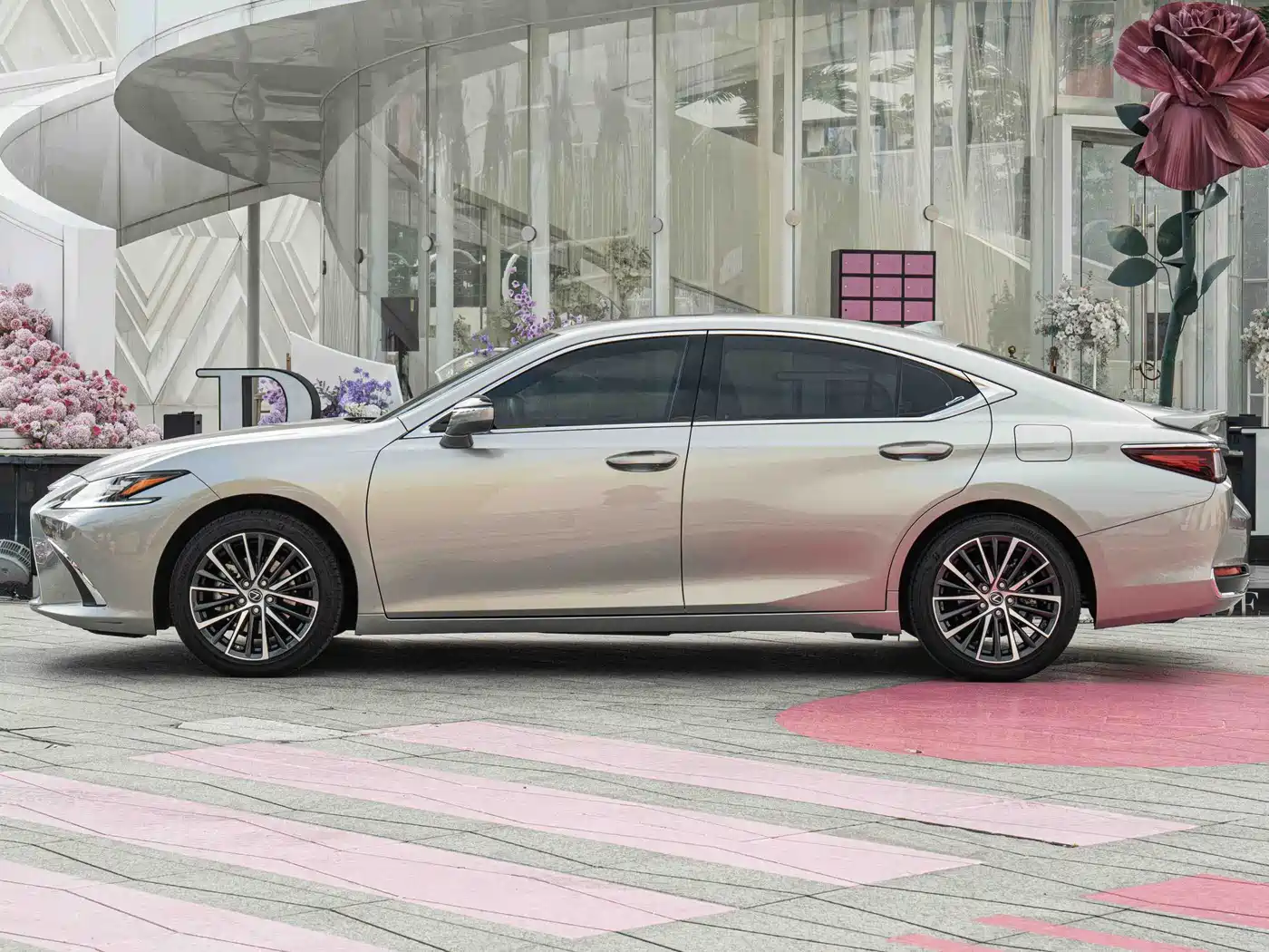 Lexus ES 2022 300h Ultimate Edition фото 7