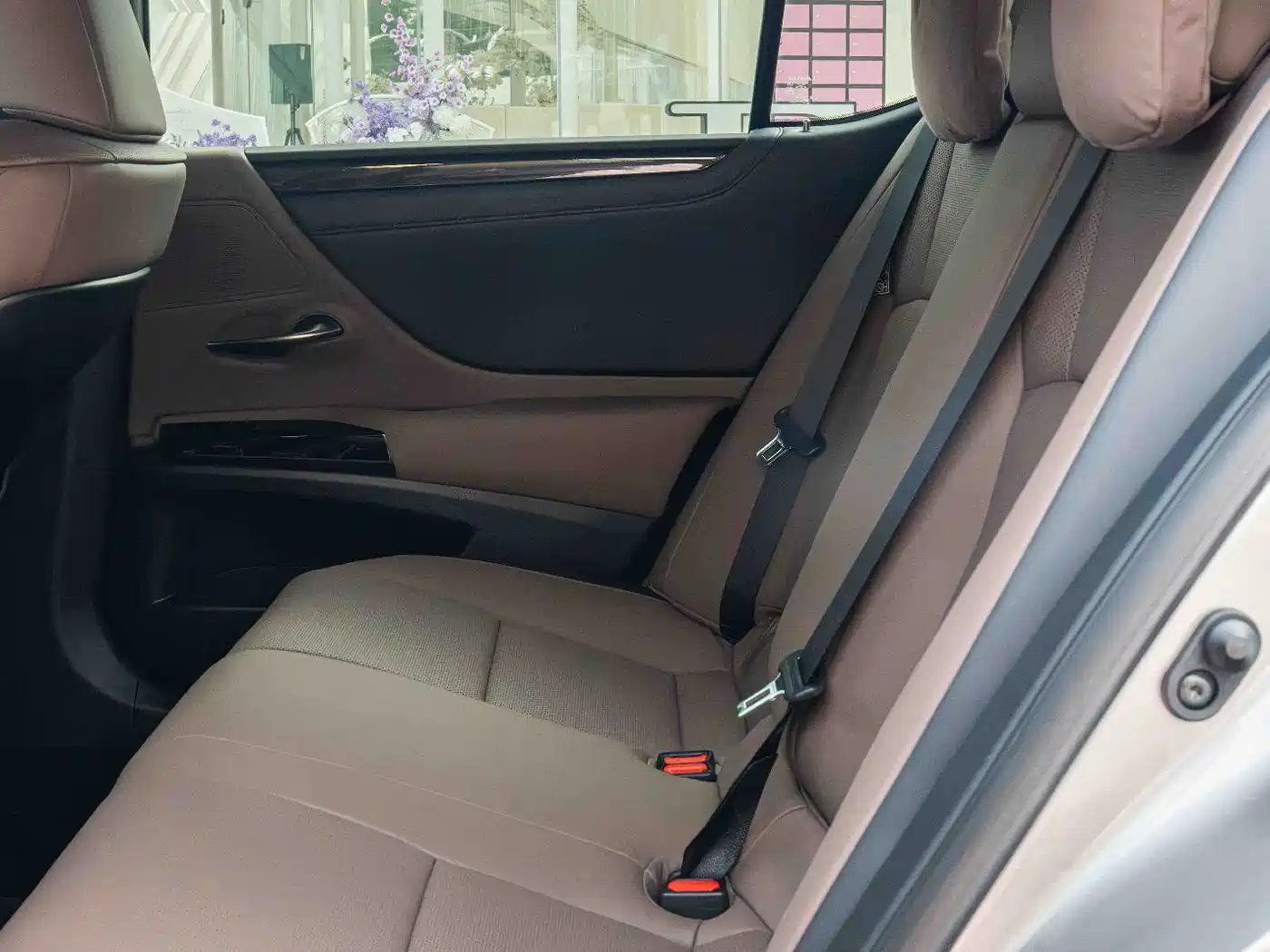 Lexus ES 2022 300h Ultimate Edition фото 20