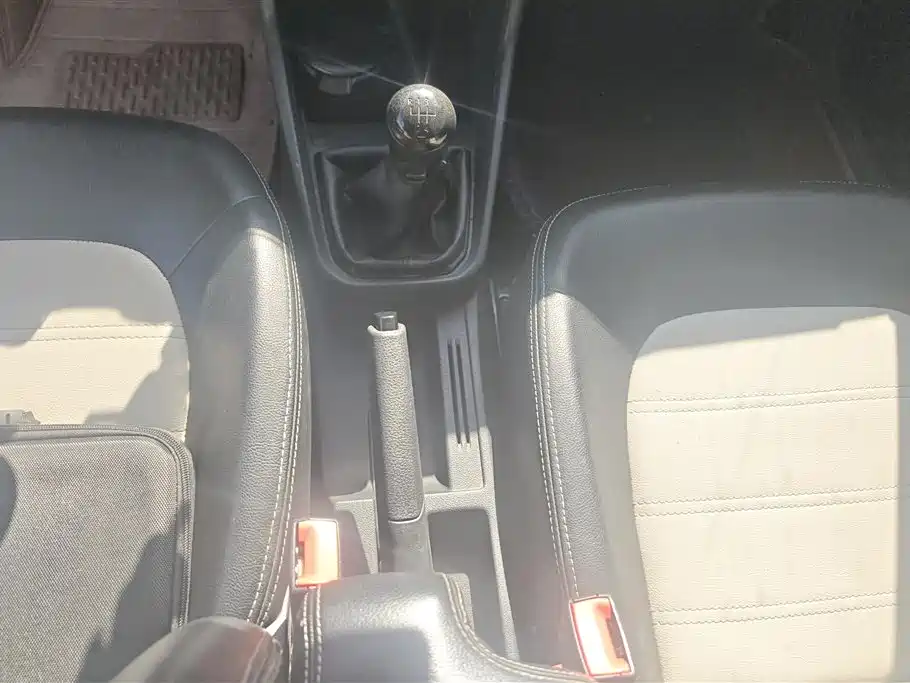 Volkswagen Santana 2016 1.6L Manual Trend Edition фото 16