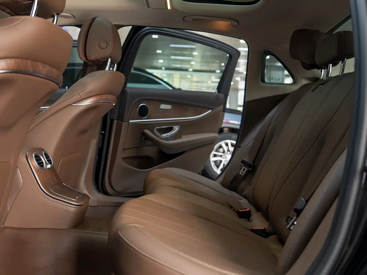 Mercedes-Benz E-Class 2023 E 260 L фото 12
