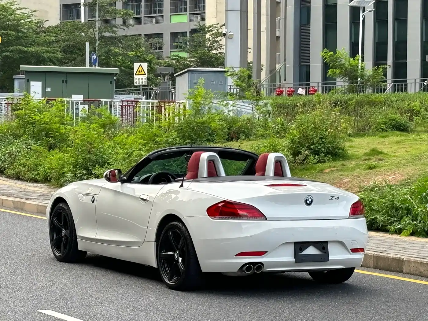 BMW Z4 2013 sDrive20i Leading фото 15
