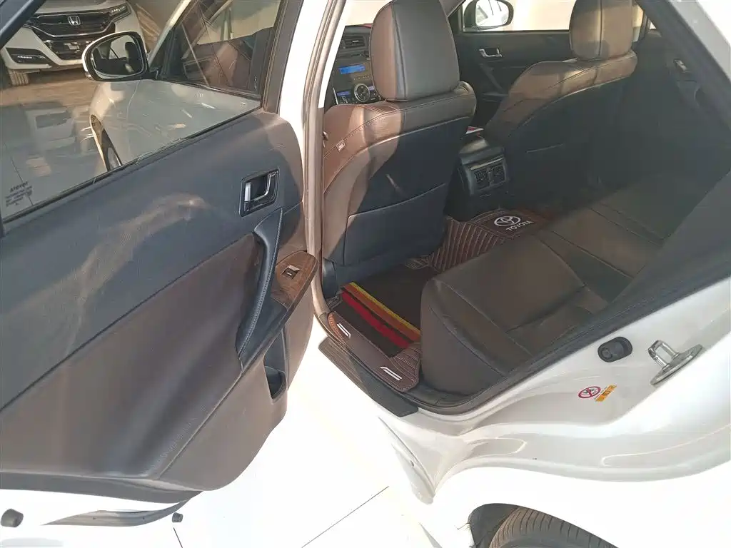 Toyota Reiz 2013 2.5V Elite Edition фото 17