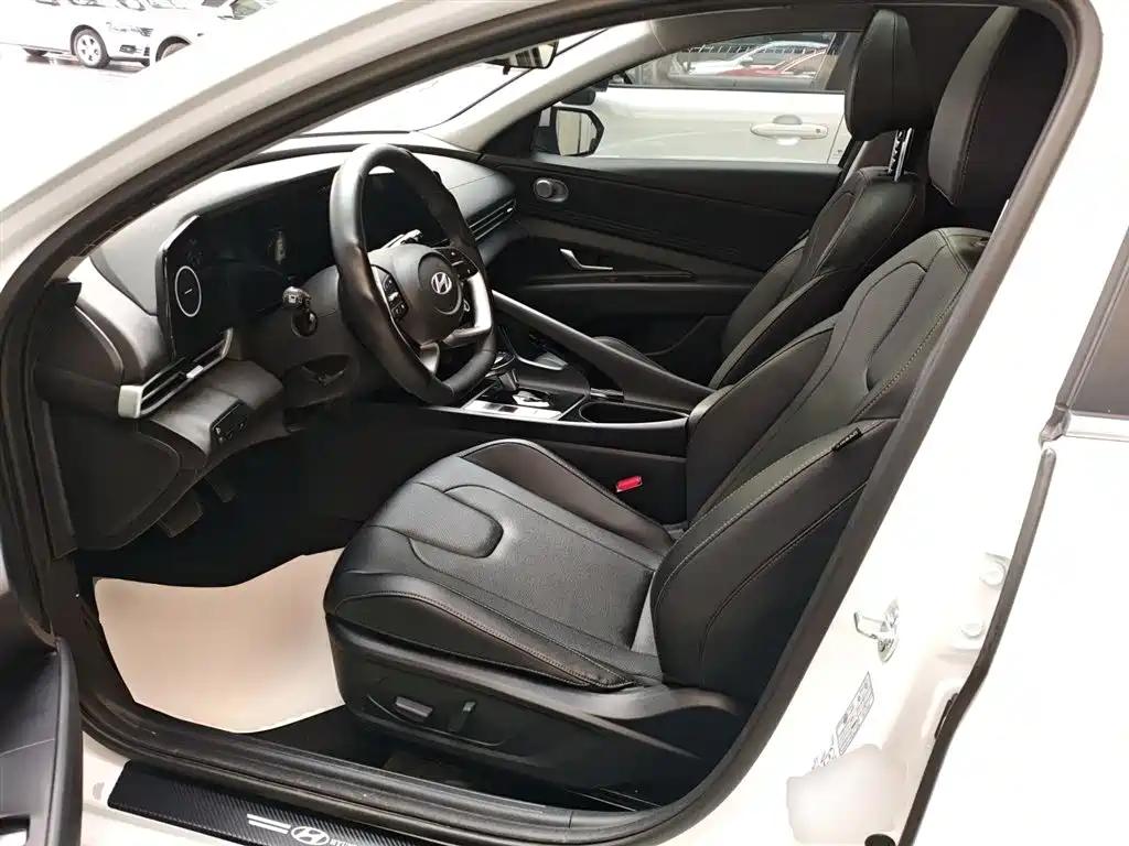 Hyundai Elantra 2023 Model 1.5L CVT LUX Premium Edition фото 7