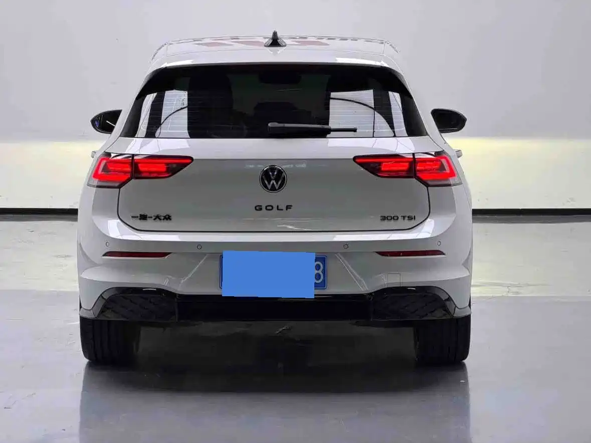 Photo 8 - Volkswagen Golf