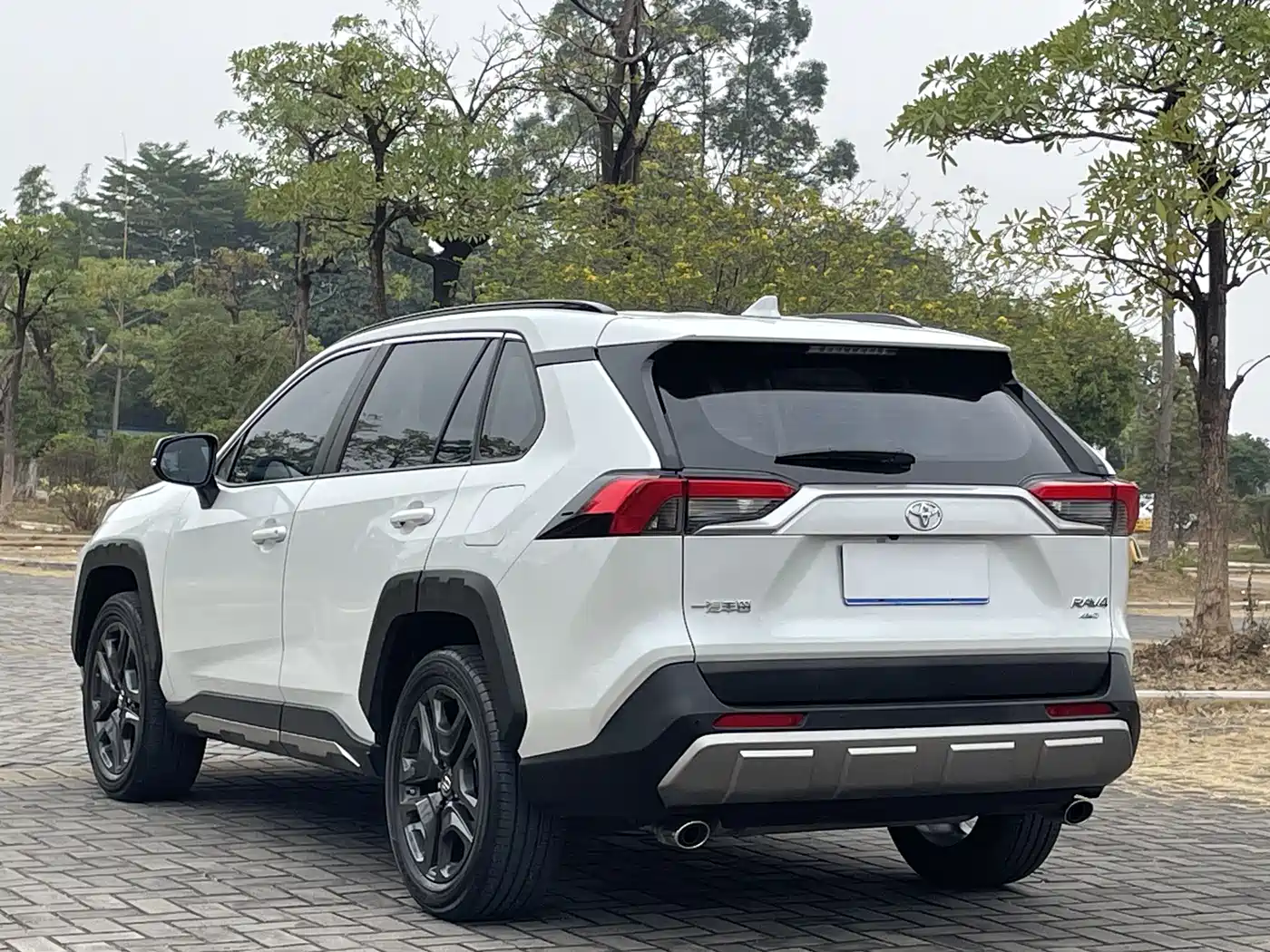 Toyota RAV4 Rongfang 2022 2.0L CVT 4WD Premium Edition фото 10