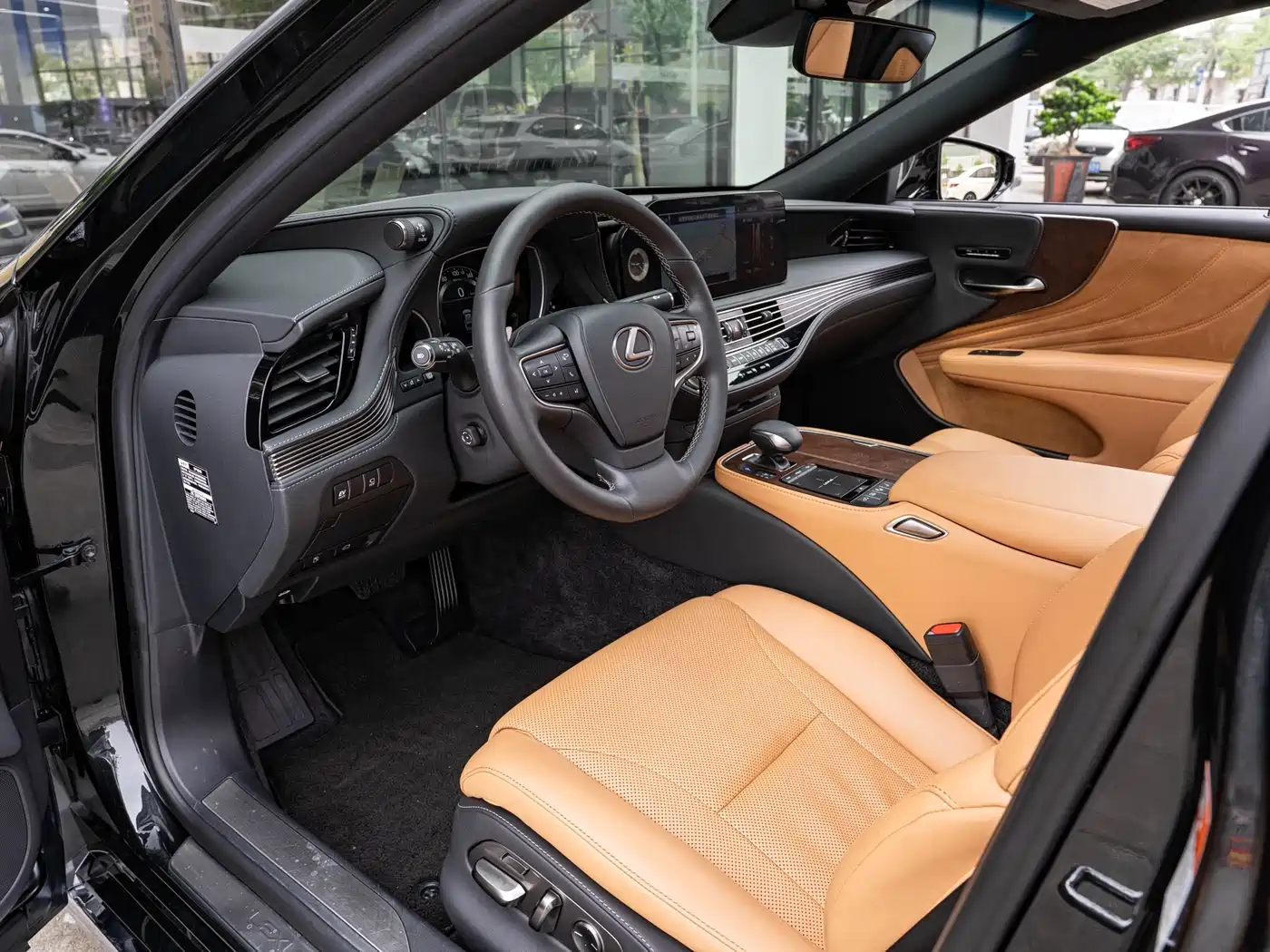 Lexus LS 2021 500h Excellence Edition фото 9