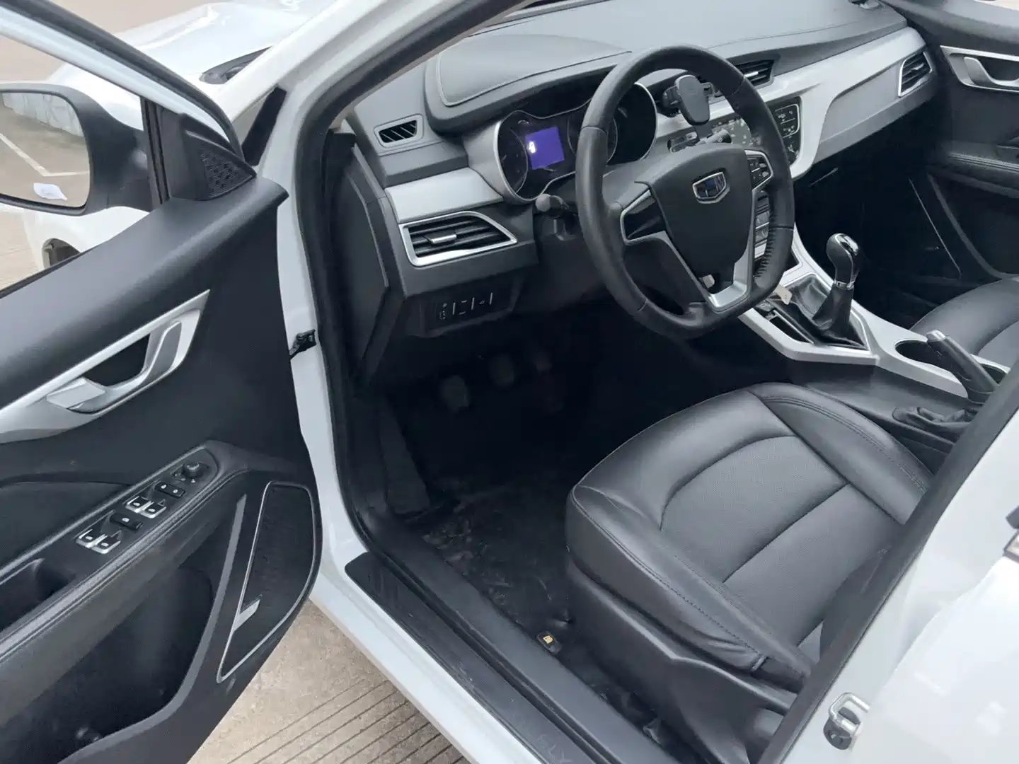 Фото 7 - Geely Vision