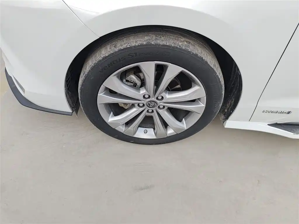Toyota Sienna 2023 2.5L Hybrid Platinum Edition фото 25
