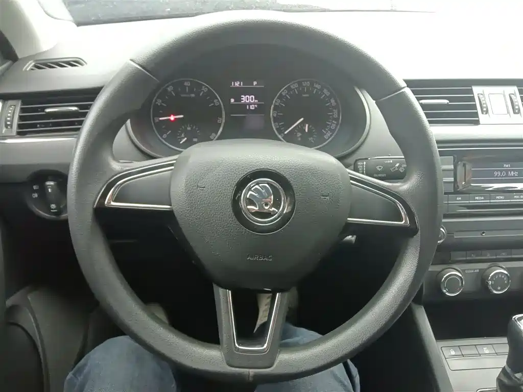 Škoda Octavia 2017 Classic 1.6L Automatic Comfort фото 7