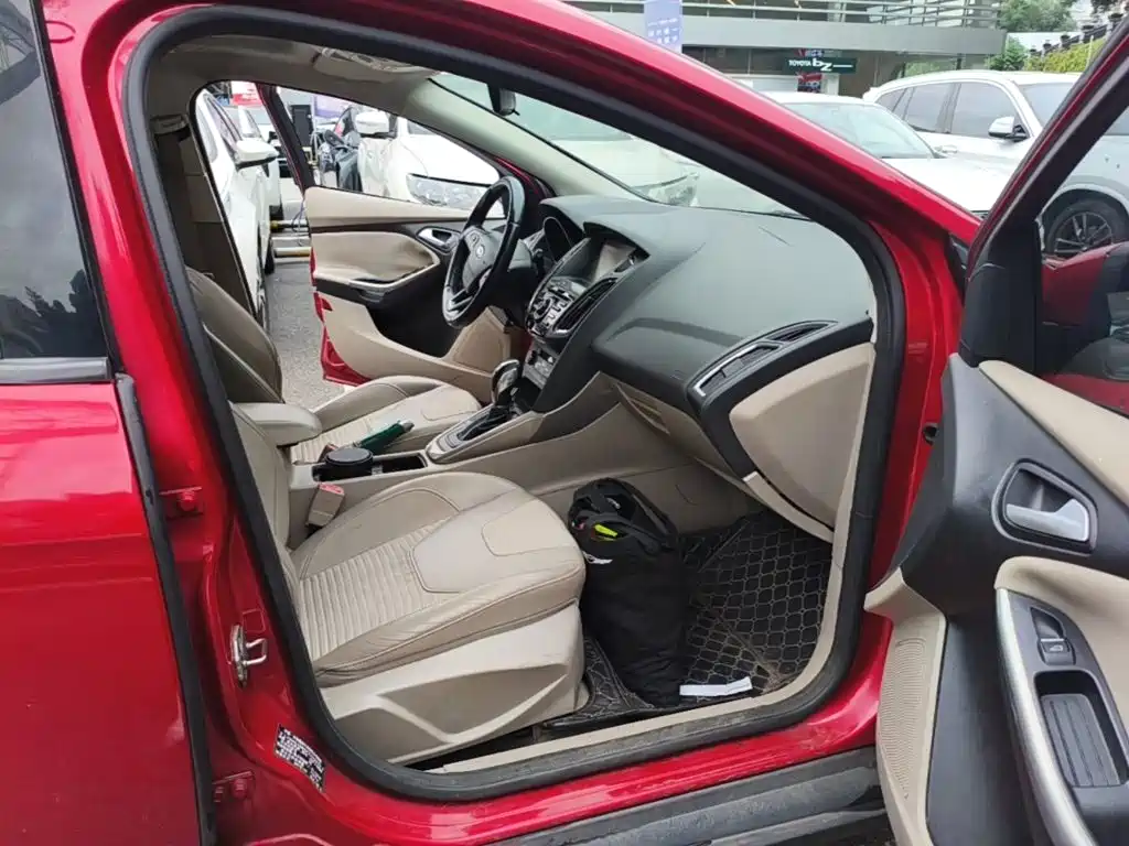 صورة 9 - Ford Focus