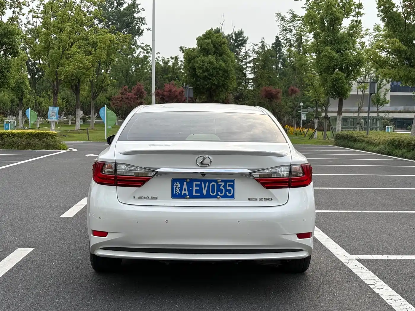 Lexus ES 2015 200 Elite Edition фото 5