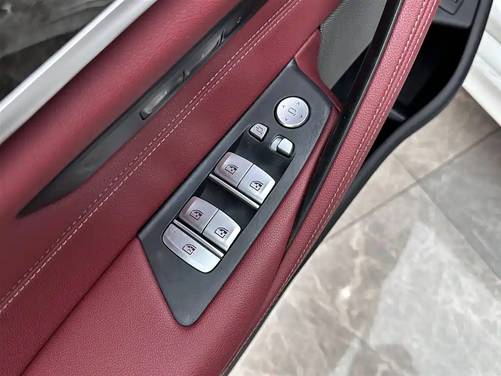 BMW 5 Series 2021 525Li M Sport Package фото 15