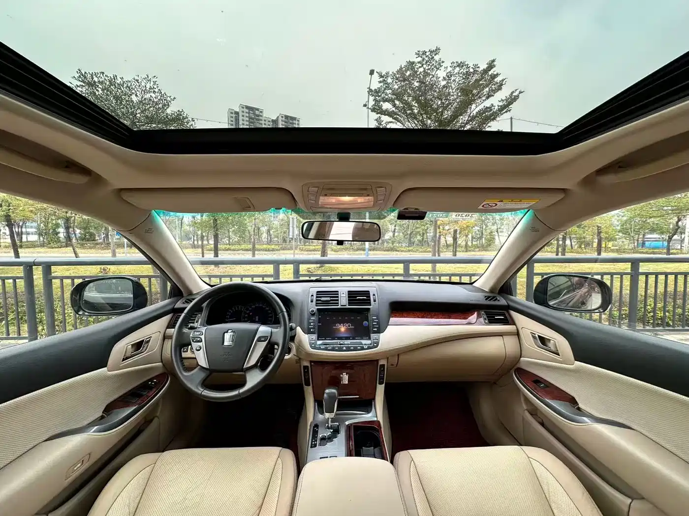Toyota Crown 2012 2.5L Royal Leather Edition фото 5