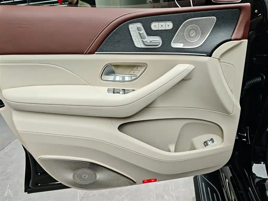 Mercedes-Benz Maybach GLS 2025 GLS 600 4MATIC Polar Night Edition фото 5