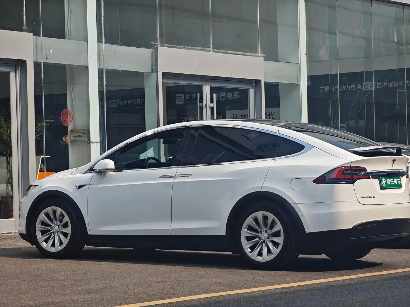 TESLA MODEL X