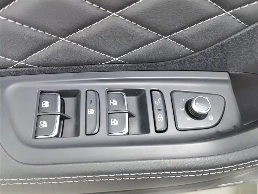 Hongqi HS7 2019 3.0T Automatic 4WD Smart Connection Flag Enjoy Edition фото 9