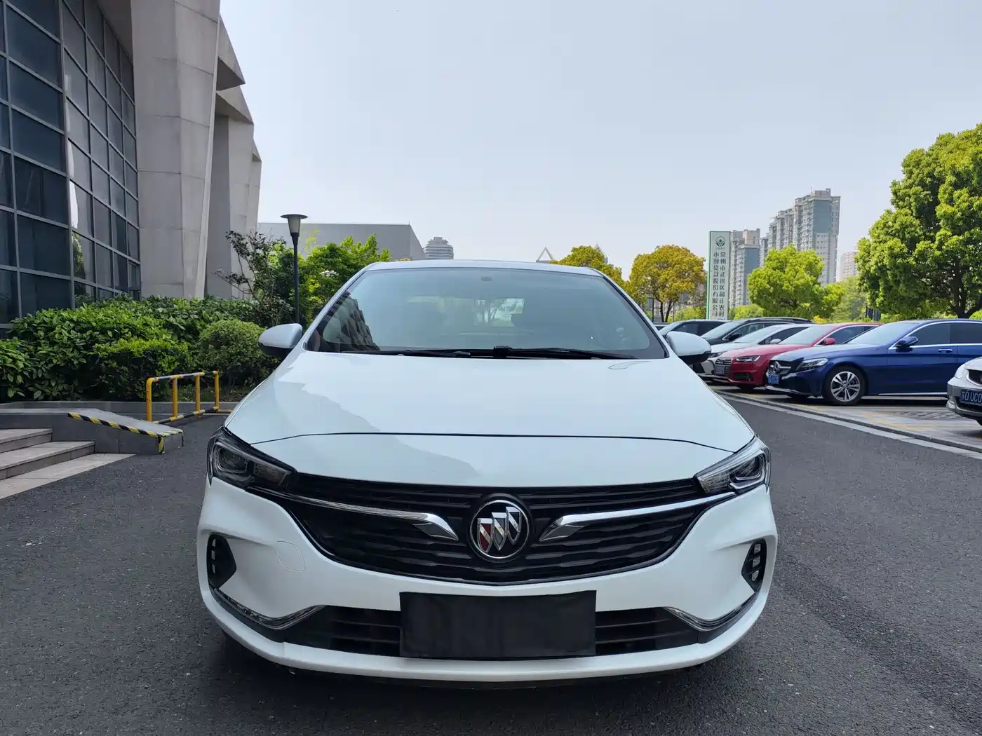 Buick Verano 2020 20T CVT Leading фото 3