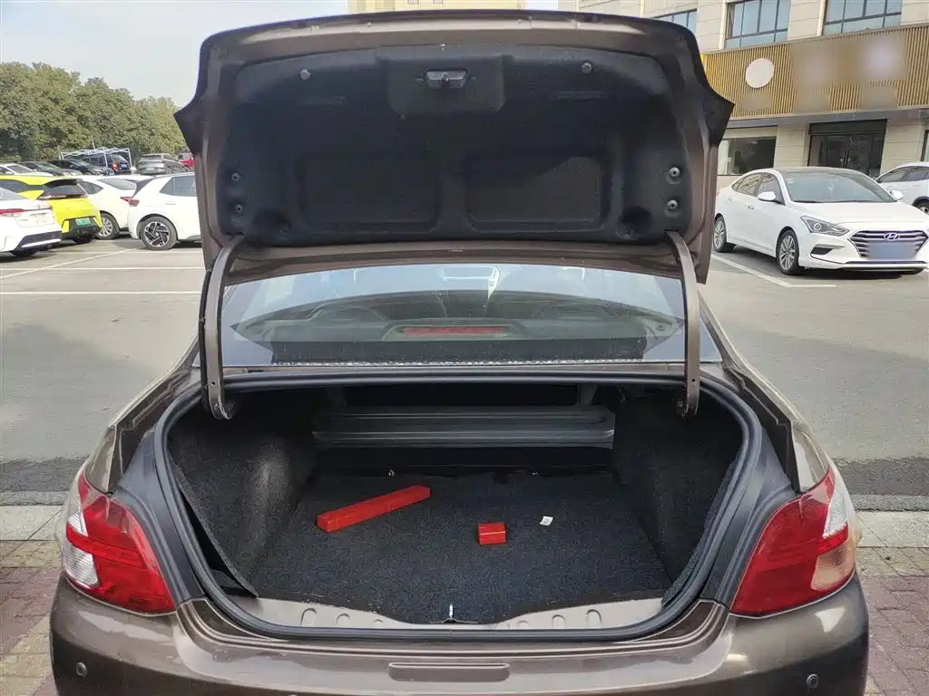 Peugeot 301 2016 1.6L Auto Comfort Edition фото 9
