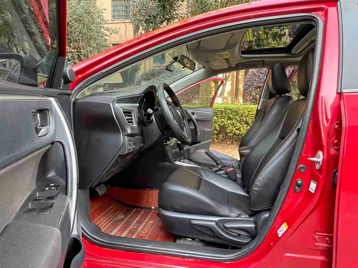 Toyota Corolla 2014 1.6L CVT GL-i фото 6