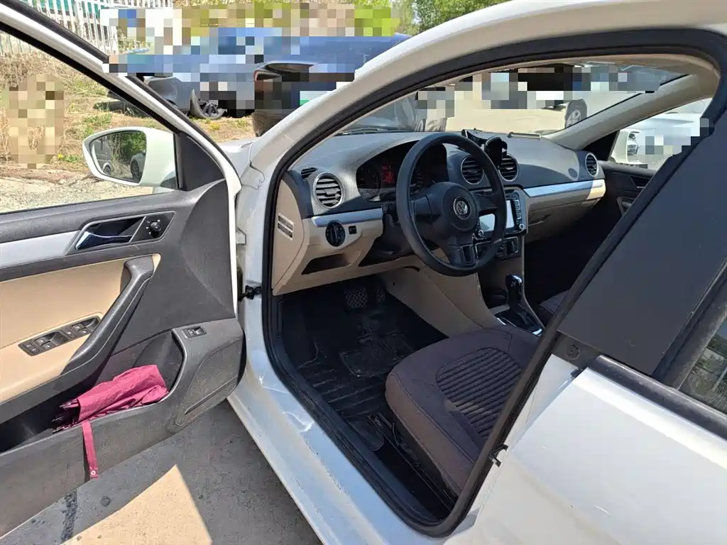 Volkswagen Jetta 2013 1.6L Automatic Comfort фото 13