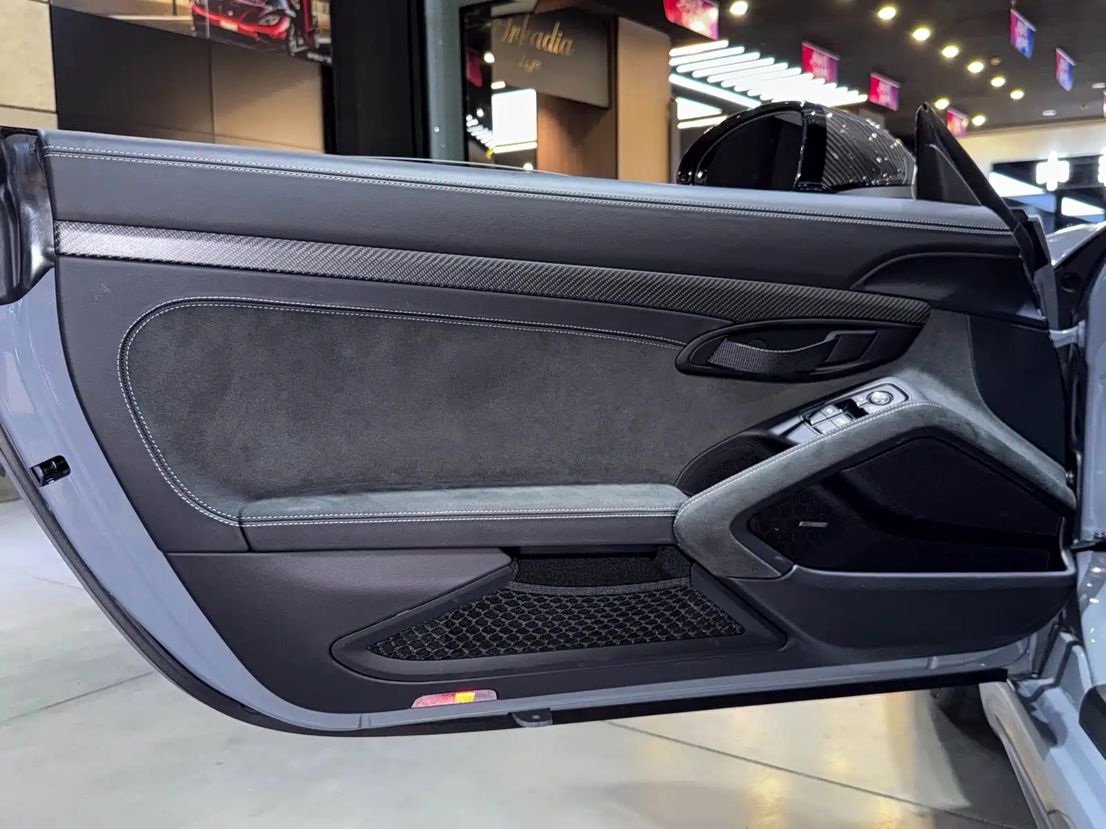 Photo 26 - Porsche 718