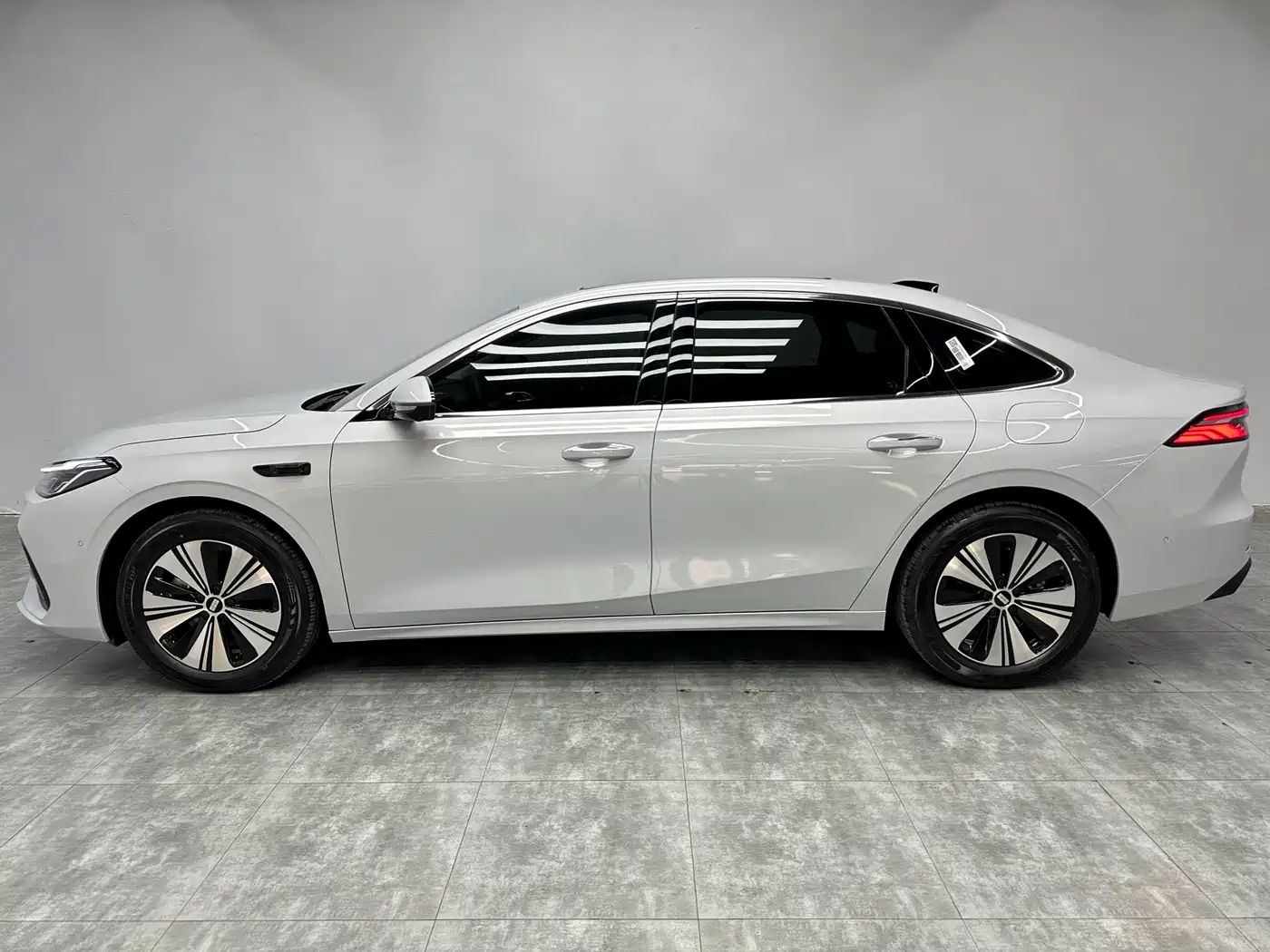 Geely Galaxy Galaxy A7 2025 EM-i 150km Explorer+ Edition фото 8