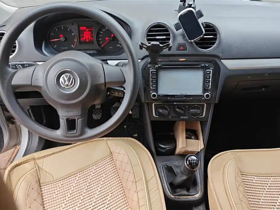 Volkswagen Jetta 2015 1.4L Manual Comfort фото 12