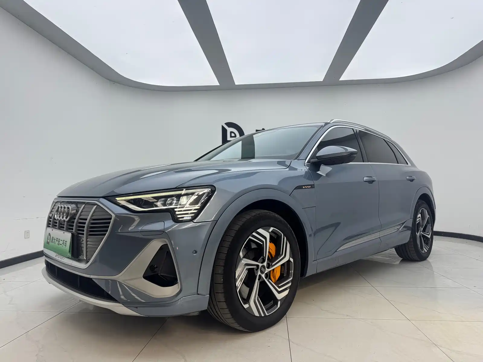 Фото 1 - Audi e-tron
