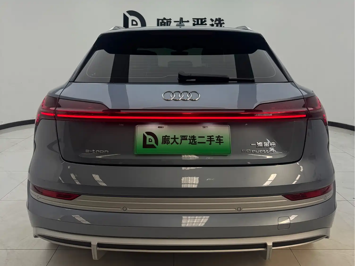 Фото 4 - Audi e-tron