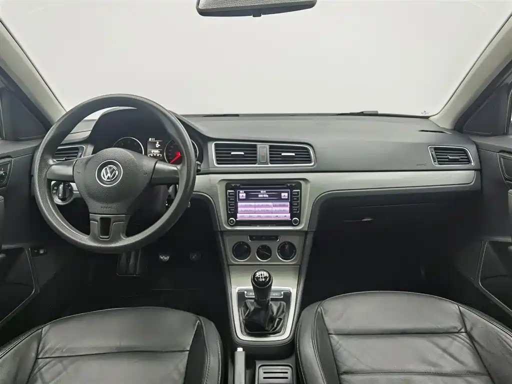 Volkswagen Lavida 2013 Facelift Classic 1.6L Manual Comfort фото 5