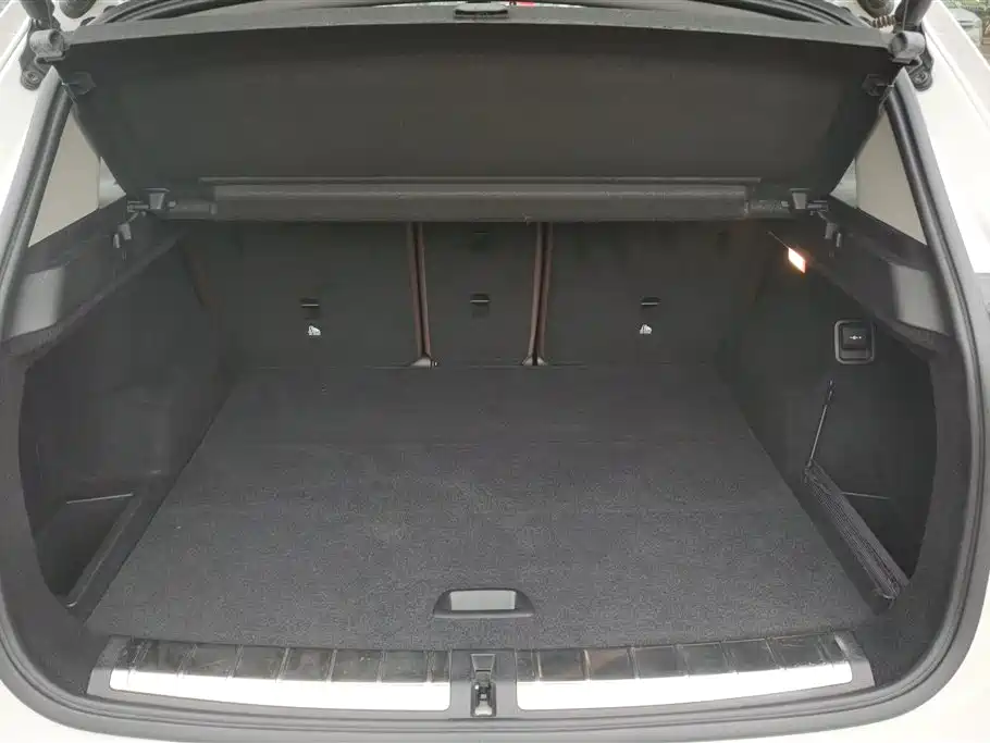 BMW X1 2018 sDrive18Li Premium Model фото 4