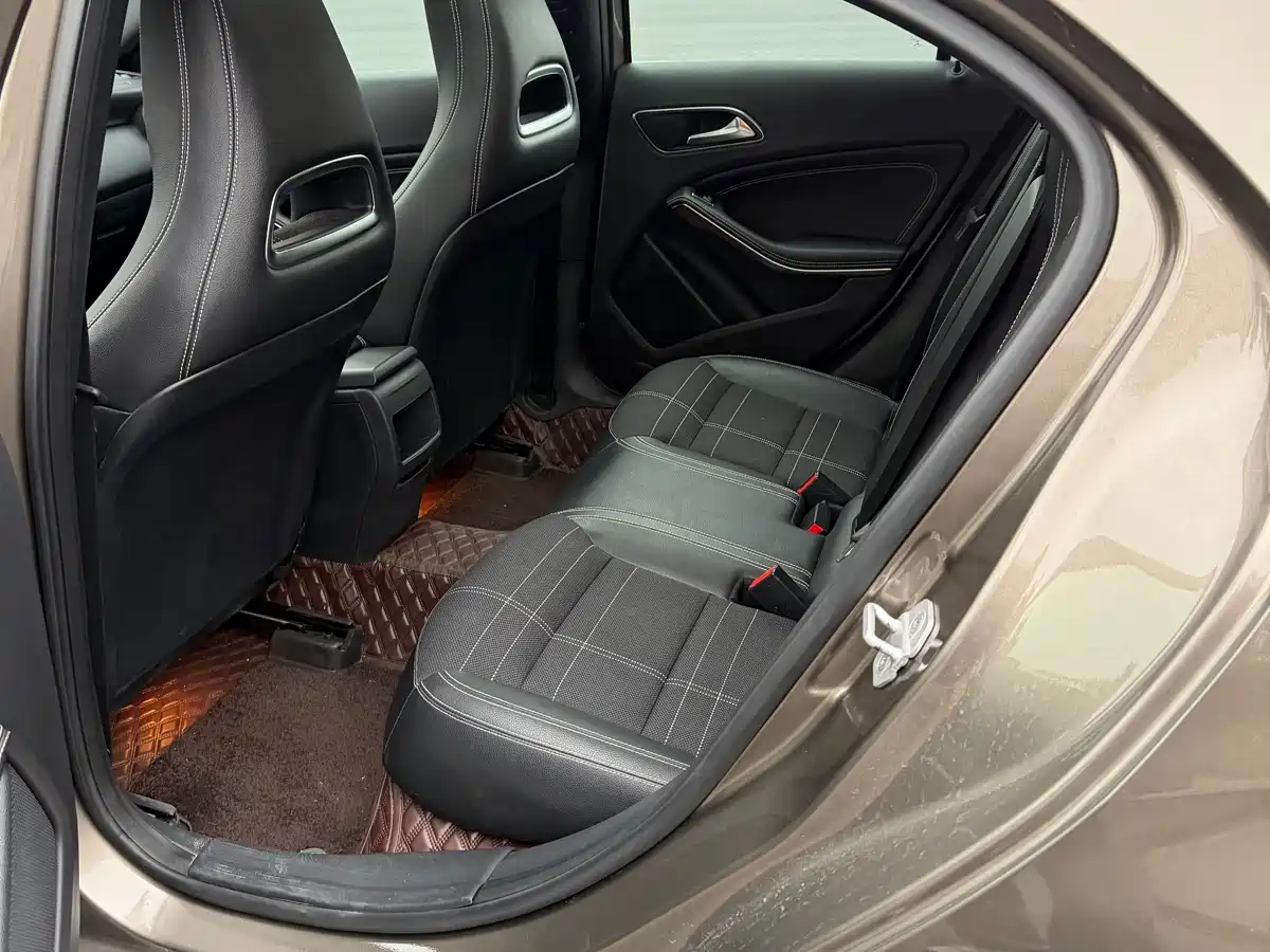 Mercedes-Benz A-Class (Import) 2013 A 200 Urban фото 14