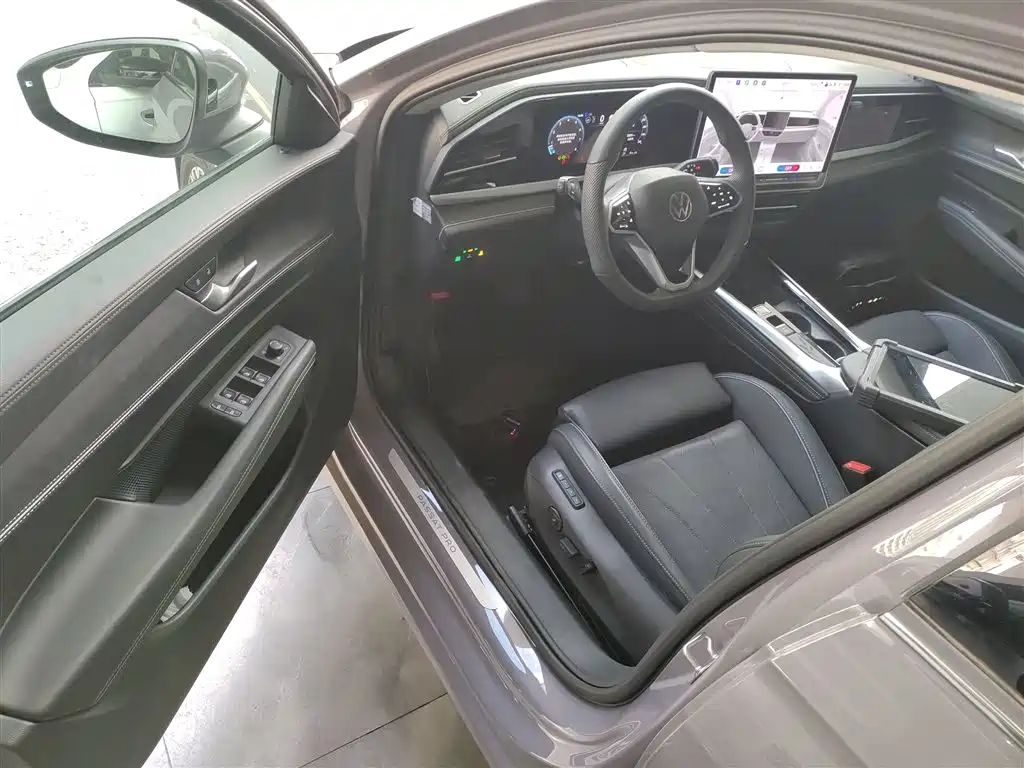 Volkswagen Passat 2025 Pro 380TSI Dragon Prestige Edition фото 16