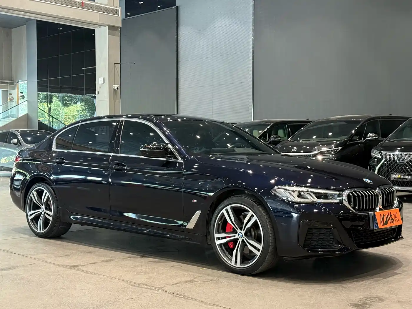 BMW 5 Series 2023 Facelift 530Li Leading M Sport Package фото 3