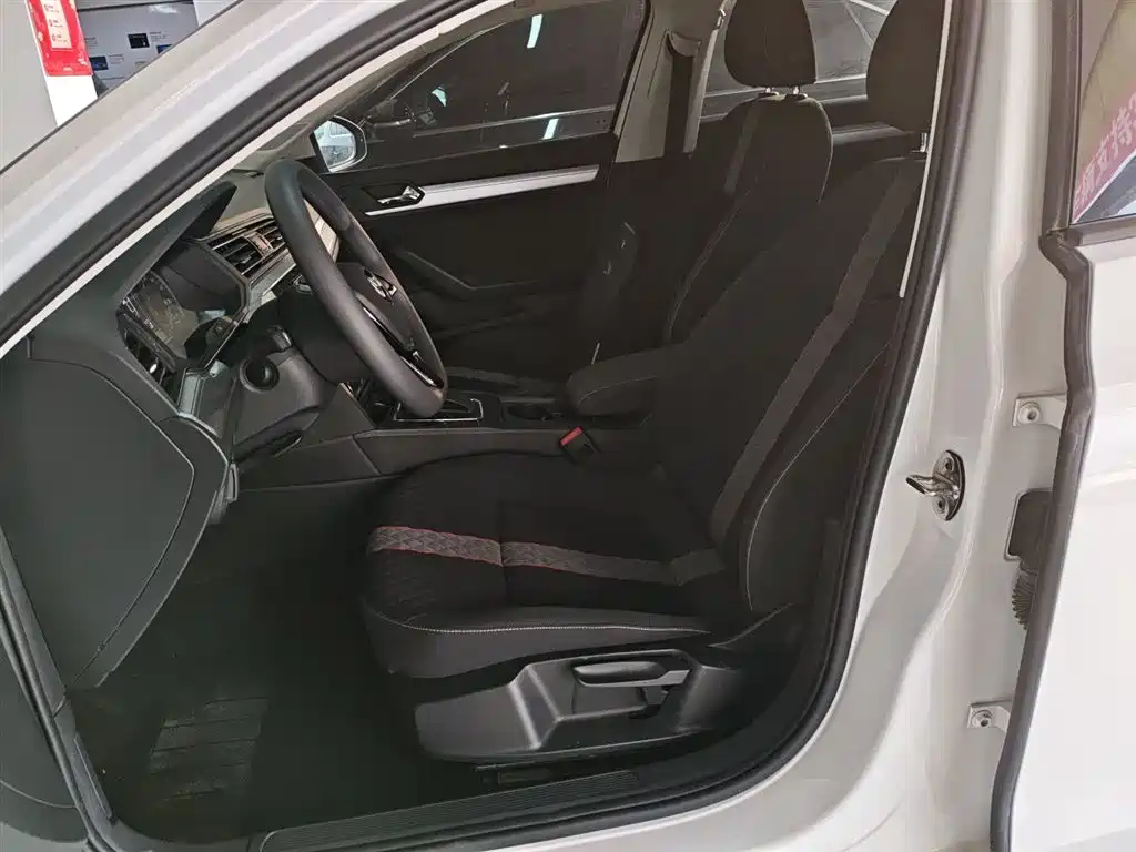 Volkswagen Lamando 2021 230TSI DSG Fashion Edition фото 15