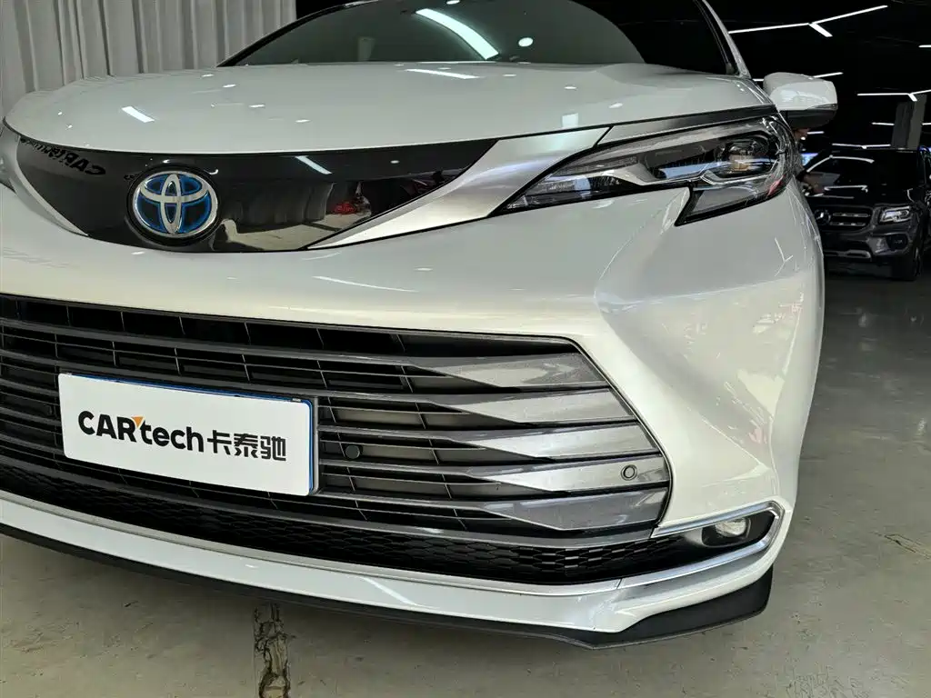 Toyota Sienna 2021 2.5L Hybrid Ultimate Edition фото 22