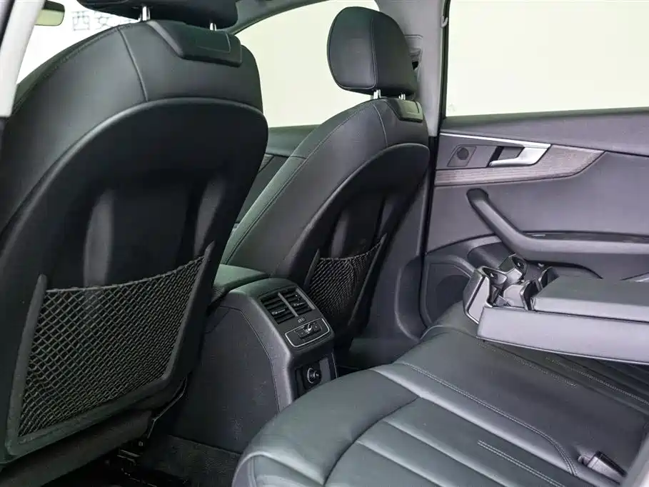 Фото 7 - Audi A4 (Import)