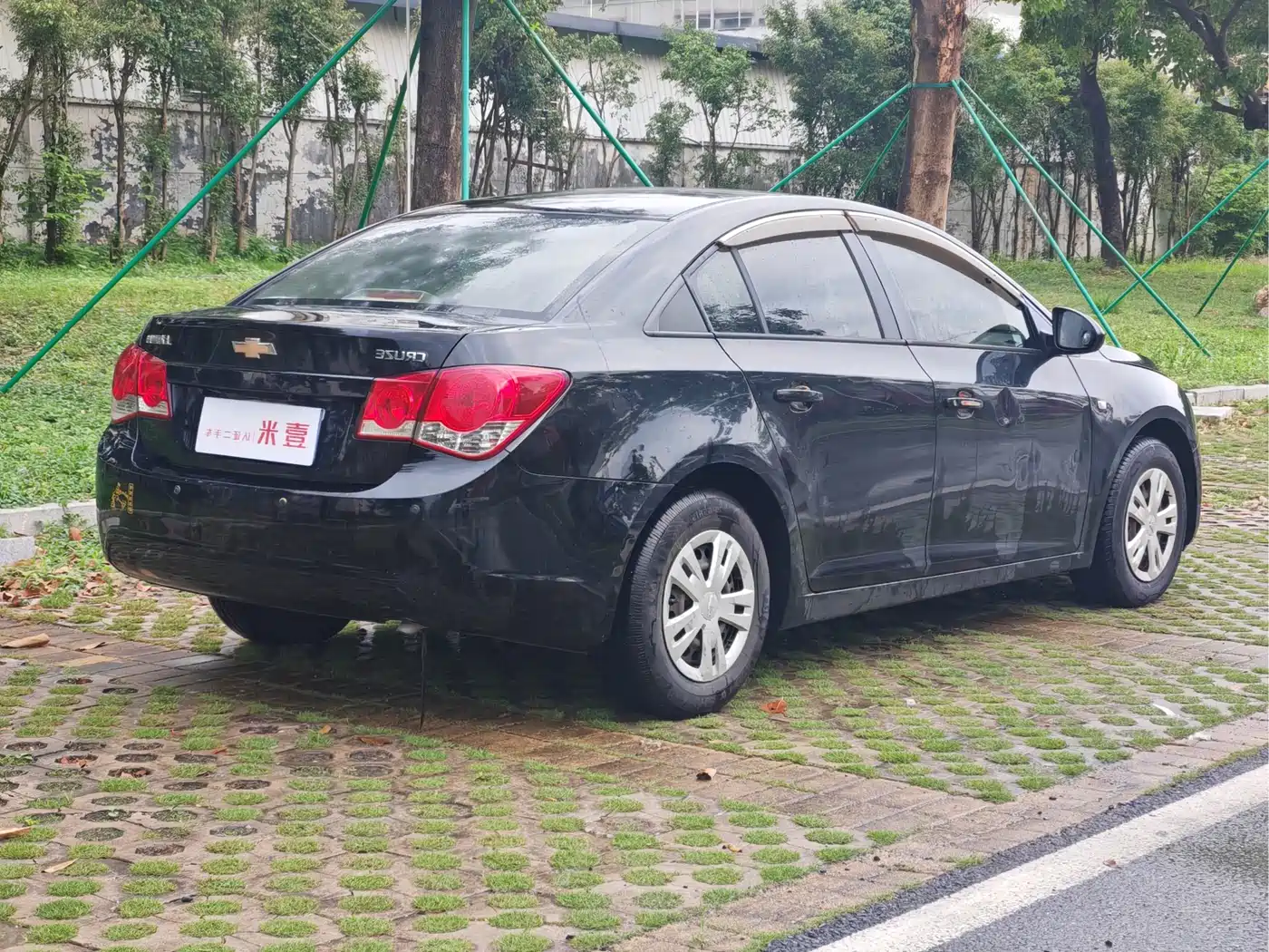 Chevrolet Cruze 2013 1.6L SL Sunroof MT фото 5