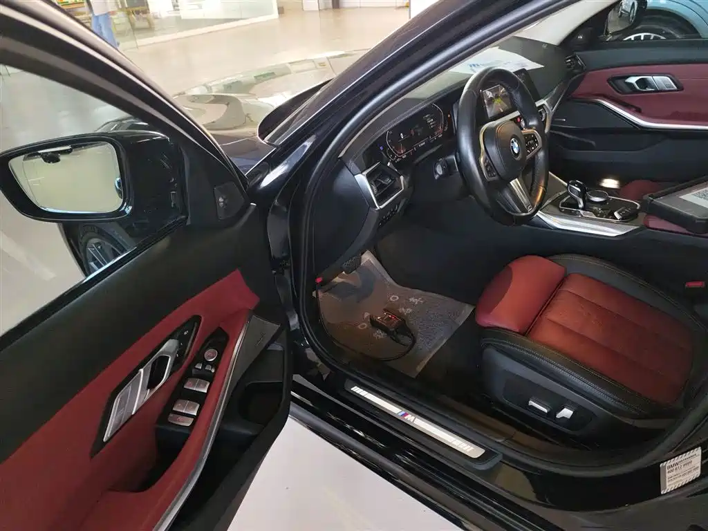 BMW 3 Series 2022 330i M Sport Shadow Edition фото 12