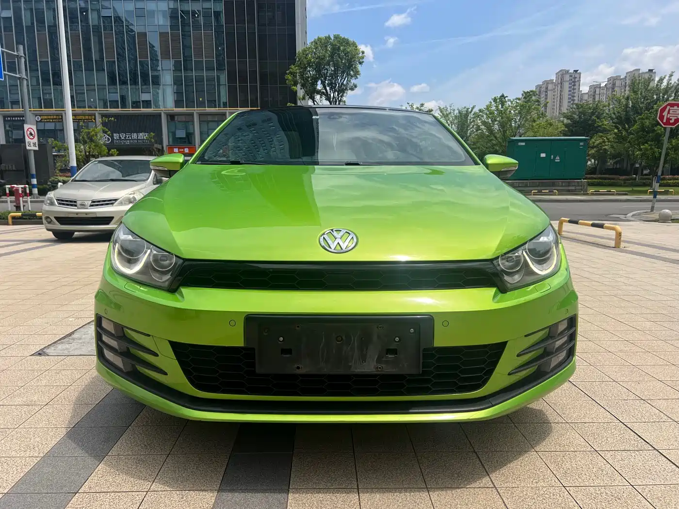 Volkswagen Scirocco 2015 2.0TSI Luxury Edition фото 2