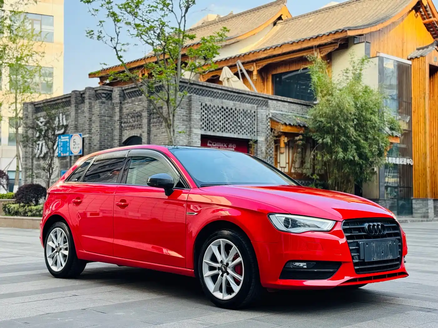 Audi A3 2014 Sportback 35 TFSI Automatic Comfort фото 3