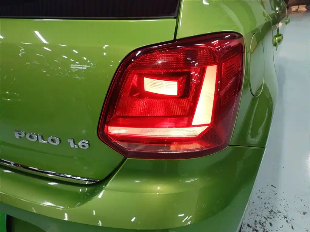 Volkswagen Polo 2014 1.6L Automatic Luxury Edition фото 24