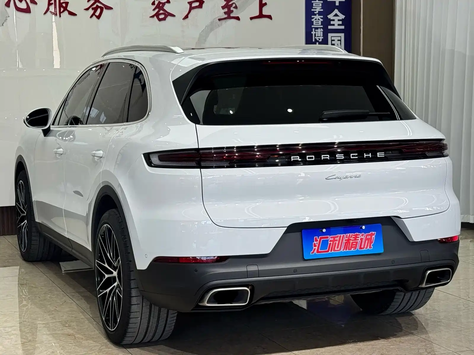 Photo 4 - Porsche Cayenne