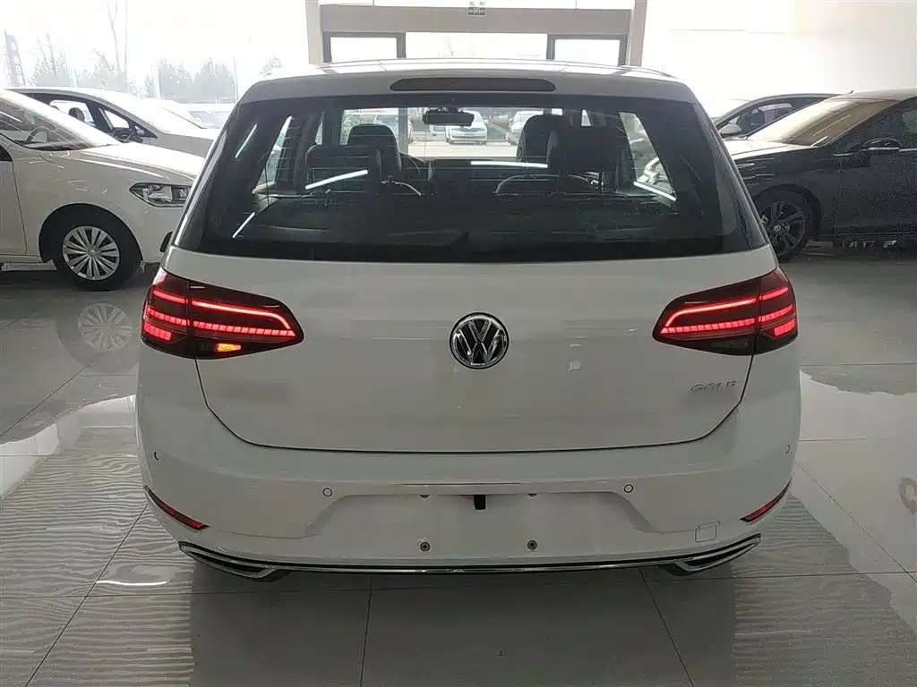 Volkswagen Golf 2018 230TSI Automatic Luxury фото 6