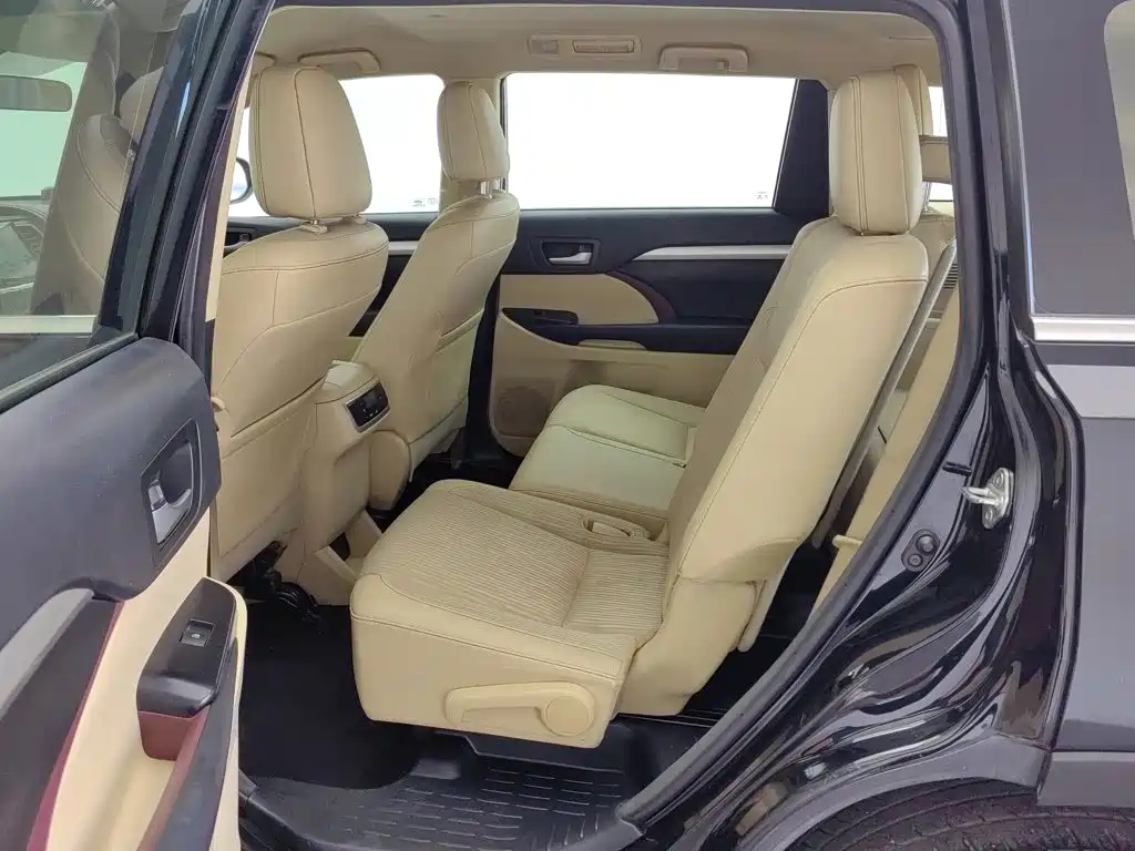 Фото 15 - Toyota Highlander