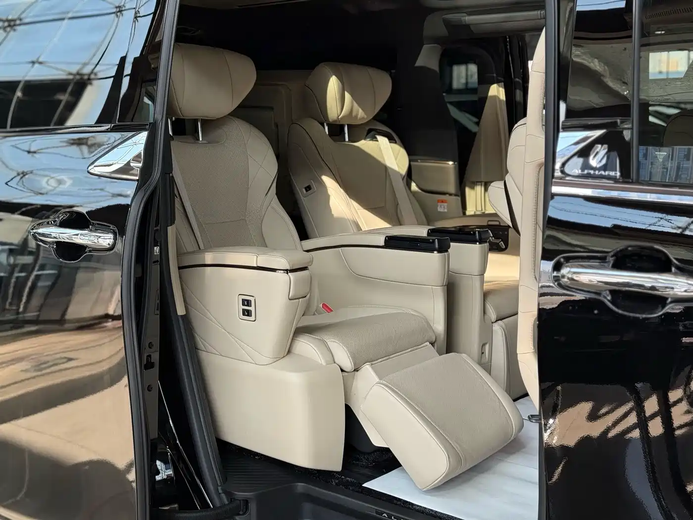 Toyota Alphard 2025 2024 Hybrid 2.5L Prestige Edition