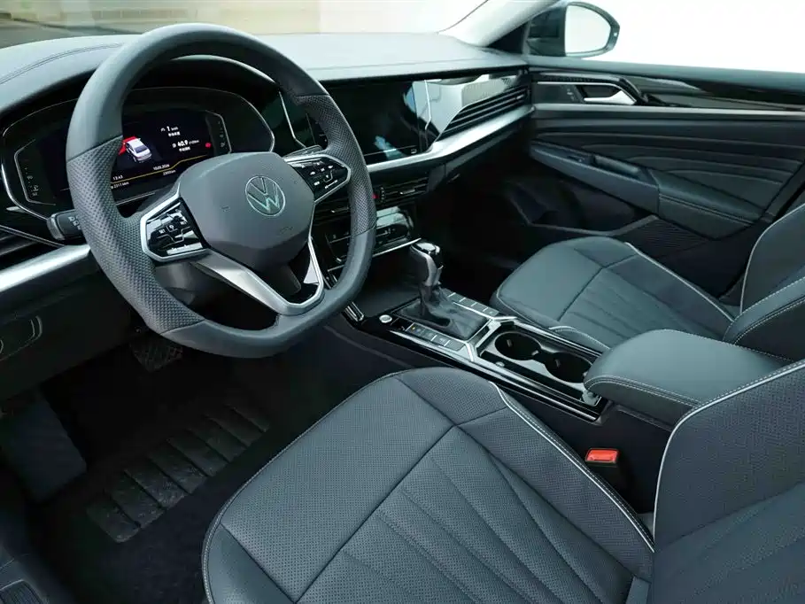 Volkswagen Passat 2024 380TSI Elite Edition фото 3