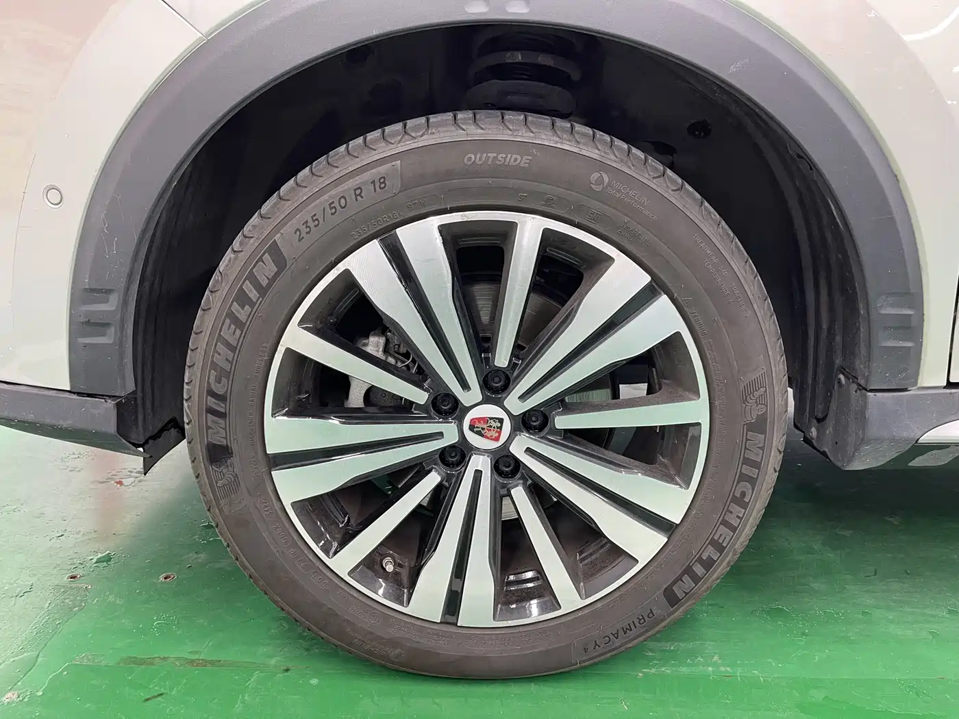Фото 29 - Roewe RX5 New Energy